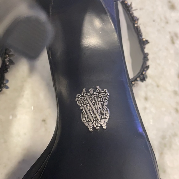 Vera Wang sequences heels - Picture 3 of 3